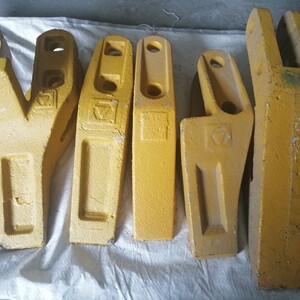 徐工装载机铲车30/50/300f/500f超级耐磨铲齿/斗齿/边齿配件
