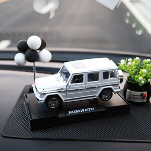 汽车摆件男士大气车载中控台创意个性潮网红车上前台人物装饰