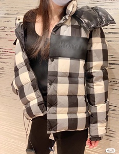 Moncler/蒙口秋冬新款黑白格子连帽鹅绒羽绒服