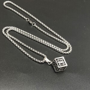 明星同款克罗心骰子男潮个性项链钛钢材质不掉色韩版百搭装饰配饰