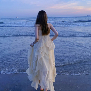 在逃公主法式复古沙滩裙海边度假超仙高级性感长款吊带连衣裙女夏