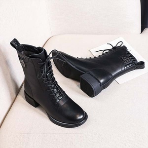 王冠鞋业王冠女士韩版中筒马丁靴8934-1抖音同款