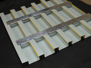 f45吊顶木纹防水长城新款扣板装饰扣板门头彩钢板白色广告牌扣板