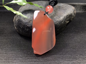 保山原矿南红冰飘红无事牌吊坠