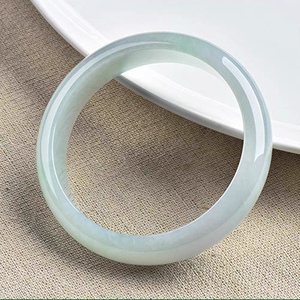 周大福天然翡翠缅甸玉石女手镯老坑透青和田玉冰种玉贵妃镯