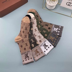 lv精品盒装袜子中筒纯棉防臭时尚潮流传柜同款上新爆款一盒5双