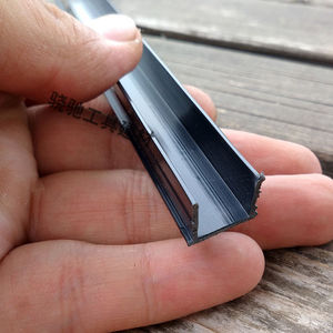 黑色塑料滴水线1公分pvc楼梯滴水线槽2cm外墙分格条分界条分隔条