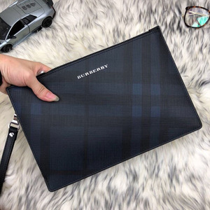 手拿包男巴宝莉