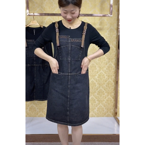 女装 女式休闲套装 牛仔背带裙中年