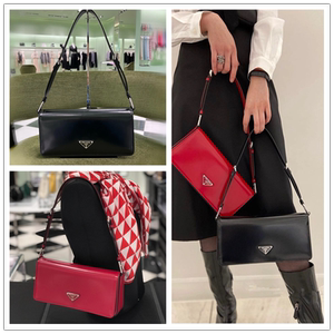 海外正品代购 prada/普拉达小牛皮腋下法棍小方三角标手提包 ab