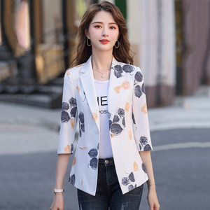 新款款花小西装外套服短p印2020春季新款女士气质修身百搭休闲高