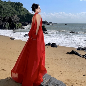 新中式女新娘婚礼礼服挂脖旅民族风红色连衣裙海边氛围感沙漠长裙