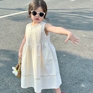 2024夏季新款儿童服饰女童韩版无袖连衣裙米白竖条工艺纯色背心裙