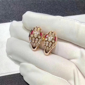 bvlgari/宝格丽蛇形耳钉18k玫瑰金蛇头带钻红碧玺耳钉手镯项链女