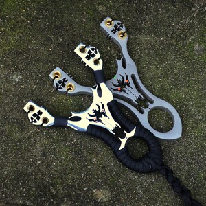 户外线切割不锈钢弹弓十字瞄鹿角狼双卡球定位金刚狼弹工