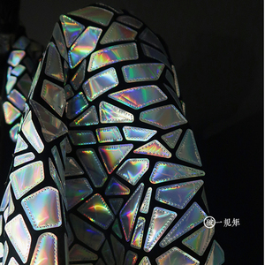 镭射银色四边不规则绣片 科技感重工艺 复合贴片 服装 设计师面料