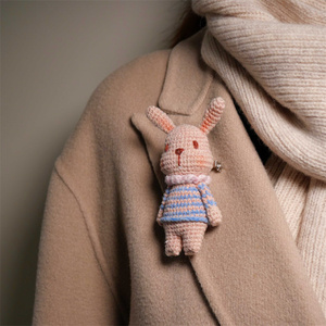 新年配饰兔年礼物超可爱rabbit兔子胸针手工编织冬日穿搭大衣毛衣