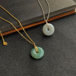 天然翡翠小平安扣吊坠项链女小号锁骨链纯银玉石吊坠2020新款潮