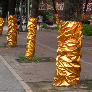柱子金布褶皱布舞台节日大红色装饰布树木包装布包树装饰金色布40人