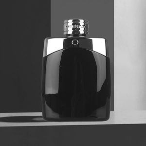 黑色瓶子的大牌香水图片