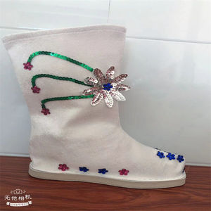 2024香妃同款靴子含香公主鞋子女春秋民族风方头平跟白色古装靴子