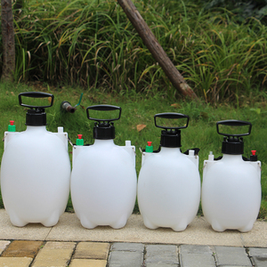手动气压式喷雾器5l8l浇花农用背带式浇水壶种菜打药桶4l6l