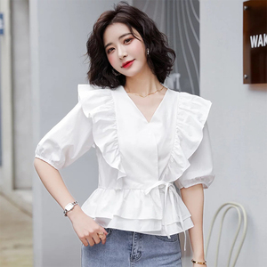 v领白色衬衫女2021夏新款短款收腰配高腰裤短装木耳边泡泡袖上衣