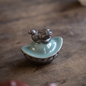 陶瓷小貔貅茶宠摆件哥窑手工把玩钳子元宝可养茶玩创意茶台装饰品
