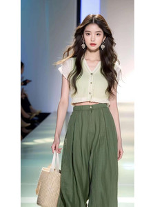 春夏清透风套装女绿色短款毛衣茶系穿搭一整套垂感裤子新款两件套
