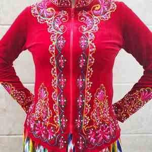 新疆维吾尔族舞蹈演出服装绣花贴钻上衣长袖马甲时尚修身衣服弹力