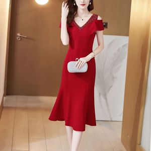 红色礼服连衣裙女2022夏季高级感气质女神范V领宴会鱼尾裙子