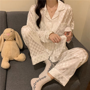 罗丽丝睡衣女