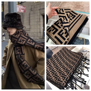 fendi/芬迪羊绒围巾新款羊毛大logo流苏披肩经典老花围脖男女同款
