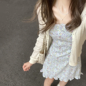 茶歇法式吊带碎花连衣裙子女夏季2024新款小个子修身显瘦气质短裙