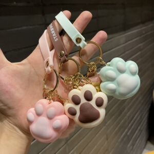 星巴克2021新款钥匙扣猫爪挂件可爱毛绒不锈钢时尚包包挂饰少女心