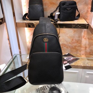 gucci古奇胸包男包经典双g压花蜜蜂单肩斜挎包时尚拉链胸前斜背包