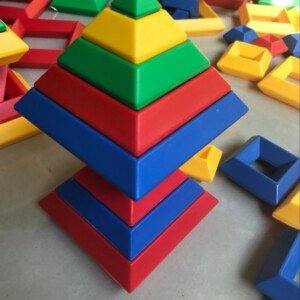 幼儿园新款3个月儿童拼装玩具叠套塔积木塑料拼建构搭蒙氏金字塔