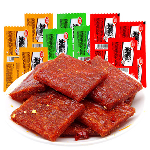 卫龙辣条亲嘴烧辣片盒装麻辣面筋休闲食品小吃小学生网红零食