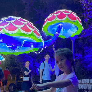 四川自贡花灯厂家 华夏鎏光大型卡通彩灯柔美蘑菇灯笼 宫灯策划