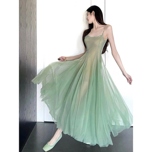 绿色雪纺流光吊带连衣裙女夏季茶歇法式仙气网纱裙子长裙两件套装