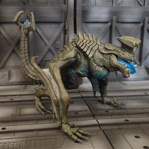 破碎穹顶a基地 环太平洋 怪兽 尾立鼠 手办模型 毒妇 伯劳刺