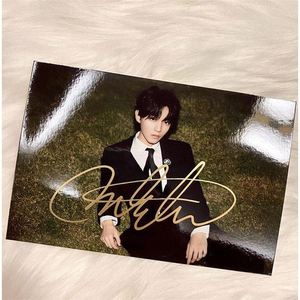 适用凯tfboys王俊于亲笔签名照片时尚周边包邮王俊凯签名照