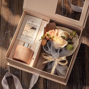 康乃馨花束母亲节送妈妈婆婆的生日礼物实用高级感小礼品香薰礼盒
