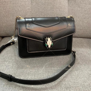 【99新拍】bvlgari宝格丽女包黑小牛皮serpenti蛇头扣单肩小方包