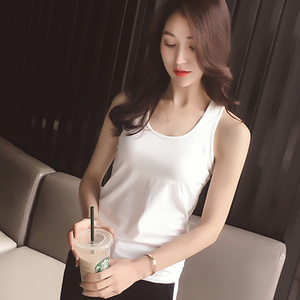 莫代尔打吊带衫