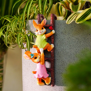 可爱兔子摆件动物爬梯子花盆挂件花园庭院壁挂幼儿园造景鱼缸装饰