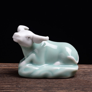 小瓷牛摆件招财
