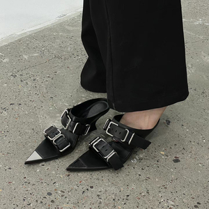 欧美金属尖头皮带扣凉拖鞋2024年夏季新款个性小众设计坡跟女凉鞋