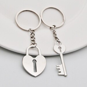 钥匙扣2021款情侣一对好便宜女男创意个性挂件礼品北欧礼物甜美