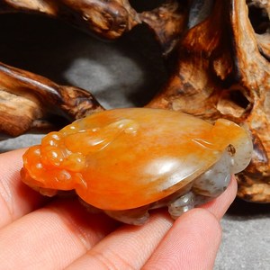 和田玉籽料水草沁